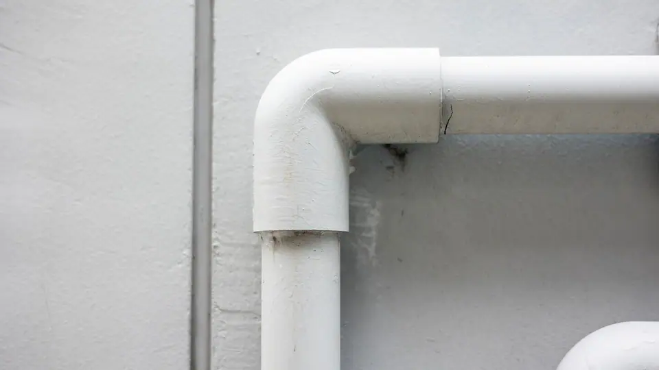 Cracked condensate pipe
