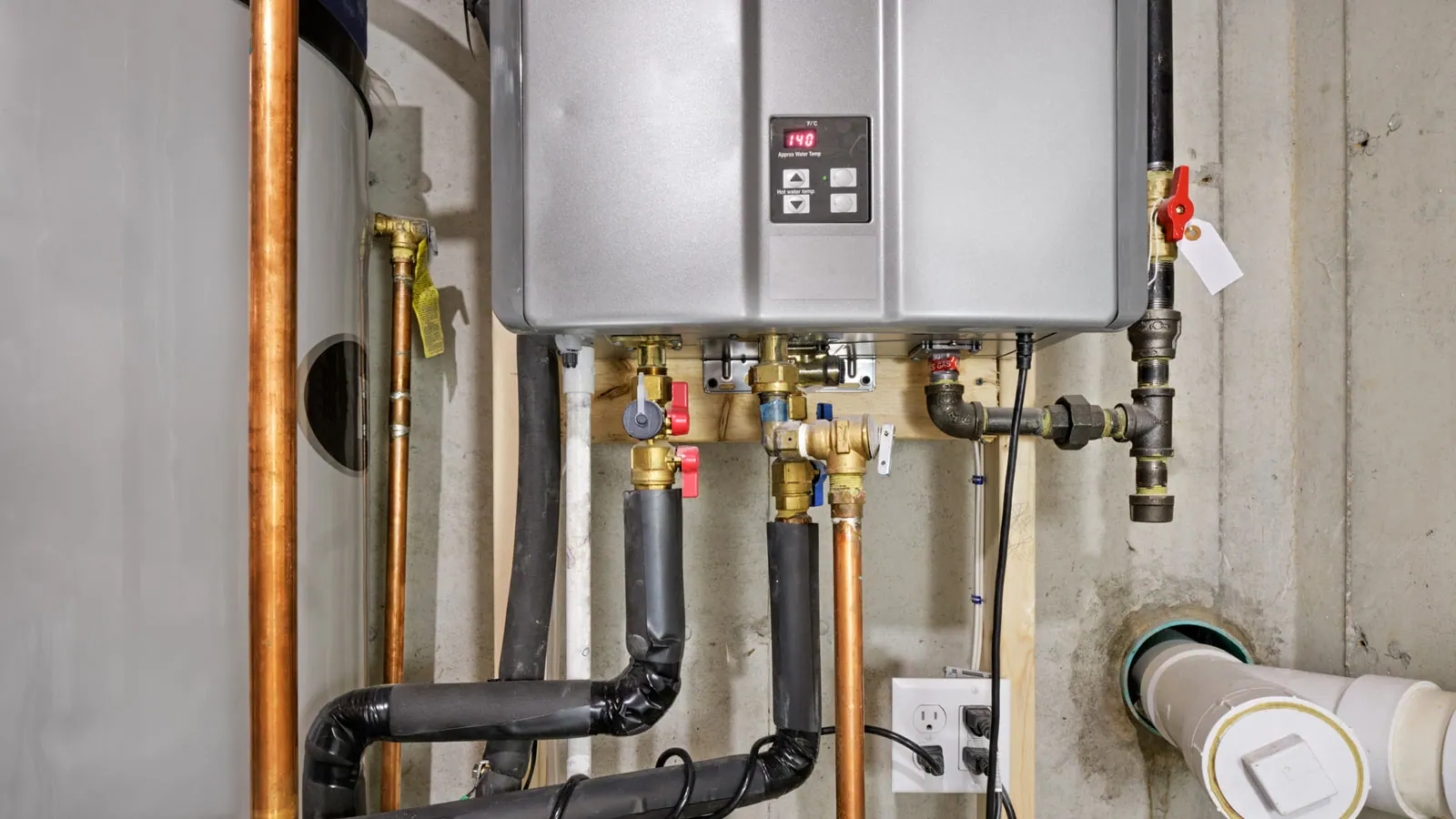 A flush kit connected to a tankless water heater for descaling